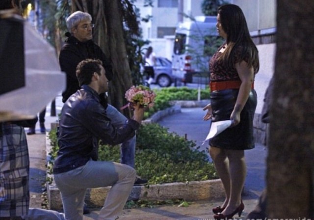 Fabiana Karla grava pedido de casamento de Perséfone em ‘Amor à Vida’