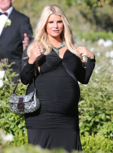 Após dar à luz, Jessica Simpson volta ao "Vigilantes do peso"