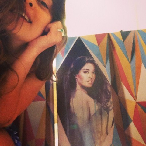 Juliana Paes mostra geladeira personalizada