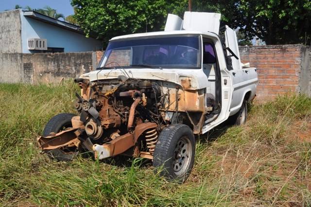Exclusivo: polícia encontra picape “depenada” que havia sido roubada em Vilhena