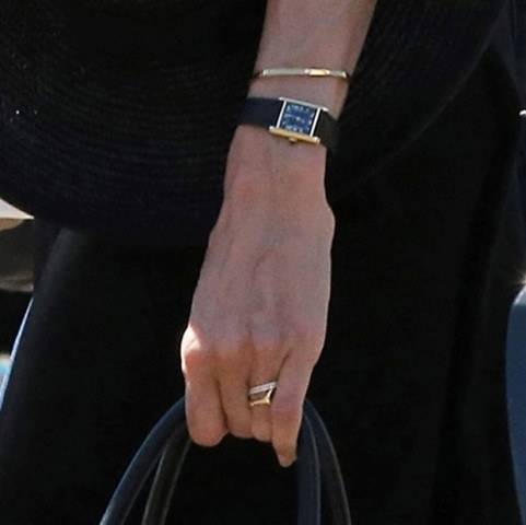 Angelina Jolie é clicada com aliança e levanta suspeita sobre casamento