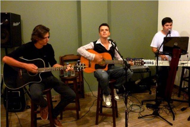 Hoje tem show do grupo Vila 21 na Cachaçaria Recanto da Praça