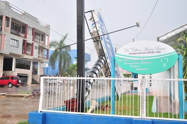 Temporal em Vilhena deixa cidade sem energia e provoca alagamentos