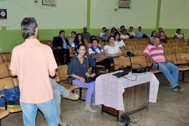 Vereadores que criticam saúde não aparecem em audiência que discute o assunto