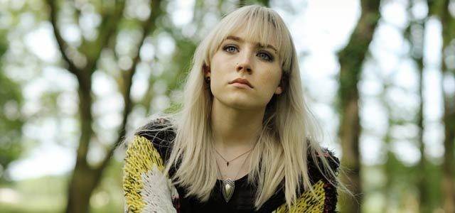 Saoirse Ronan diz ter usado sabre de luz em teste para