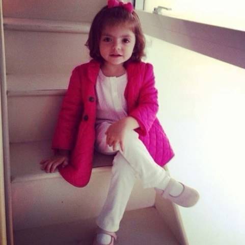 Kaká posta foto da filha fazendo pose e paparica: