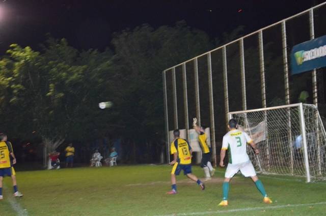 Com gol na prorrogação, Comercial Mariano vence Vilhena Tintas e se classifica