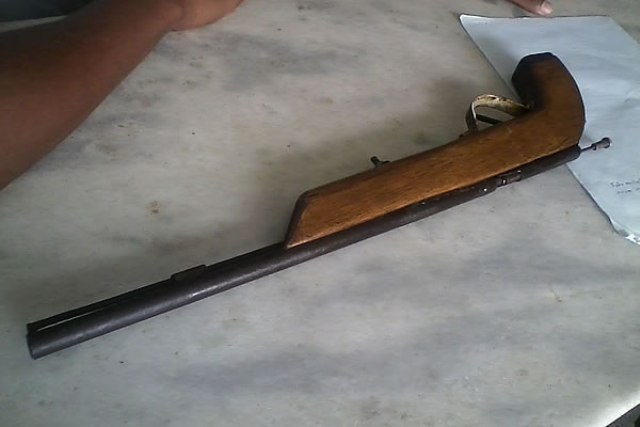 Denúncia anônima faz polícia de Cerejeiras prender homem com arma de fogo