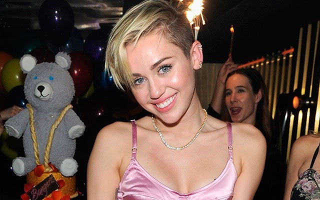 Proposta pornográfica: Miley Cyrus é convidada a ser diretora de filme adulto