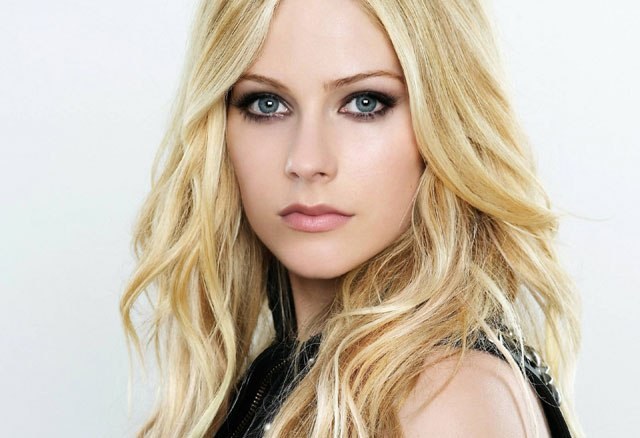 Avril Lavigne divulga prévia do clipe de "Let Me Go", com Chad Kroeger