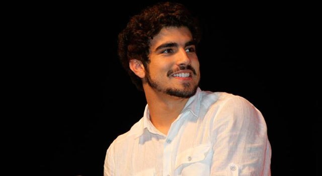 Caio Castro diz que se entende com Maria Casadevall "só no olhar"