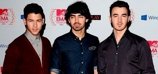 Turnê dos Jonas Brothers foi cancelada por causa de vício em drogas de Joe Jonas