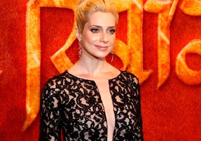 Letícia Spiller conta que colocou silicone para abusar de roupas decotadas