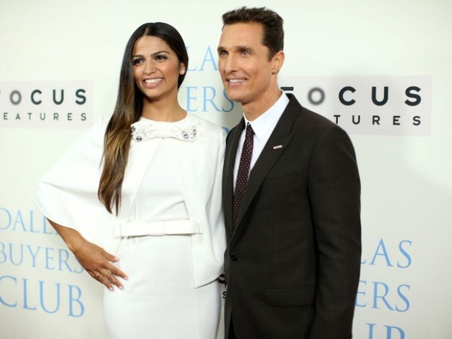 Camila Alves acompanha Matthew McConaughey em première