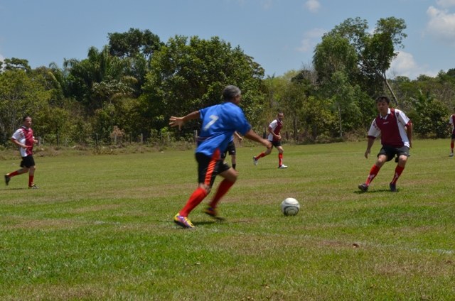 Linha 100 e Baixadão A se mantêm invictos na Copa Bueno Tur de Futebol Rural 