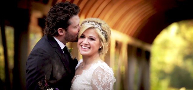 Kelly Clarkson se casa em cerimônia extremamente íntima