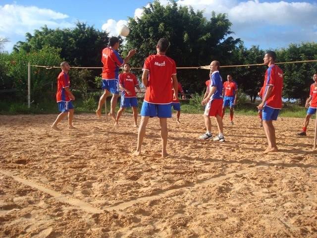 JOGADORES DO VEC TREINAM NO EMBRATEL