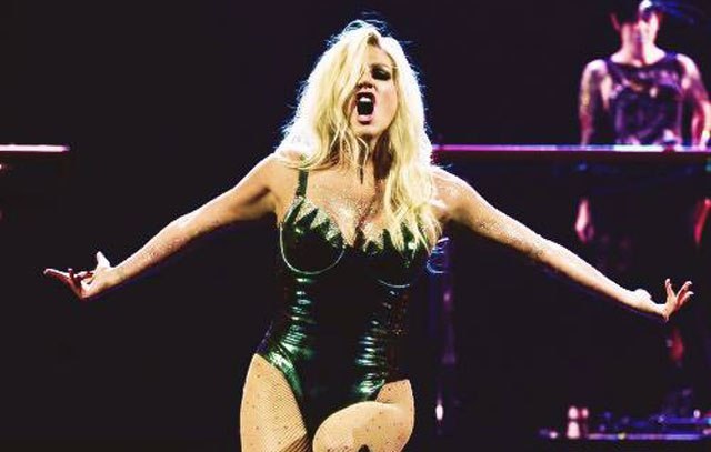 "Não nos deixaram tocar e ameaçaram me prender", diz Ke$ha sobre show na Malásia