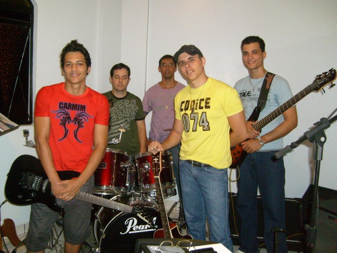 STRUTURA 6 LANÇA PRIMEIRO CD EM FESTA DO CAFÉ ARUBA