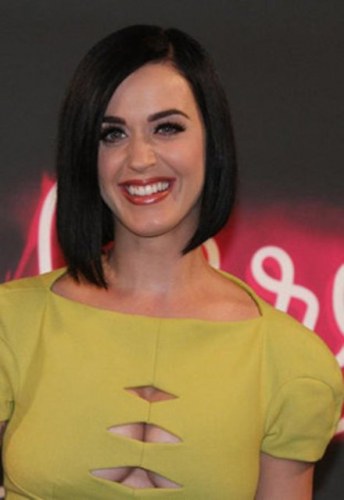 Katy Perry toma 26 comprimidos por dia e tem mania de escovar os dentes