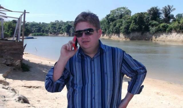 Assessor de Rover vai ao Facebook e declara voto em vereador para deputado
