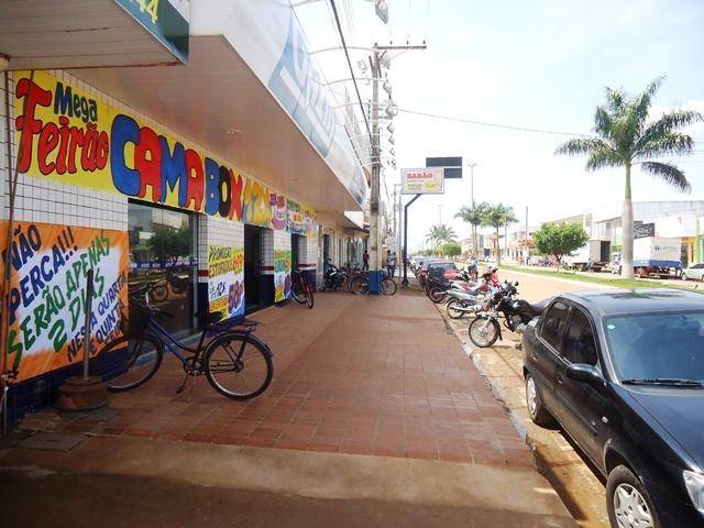 Em Cerejeiras, comércio cumpre determinação do MP e libera calçadas