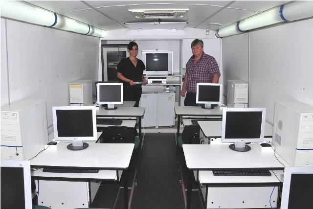 Ônibus com equipamentos de informática garante inclusão digital em Vilhena