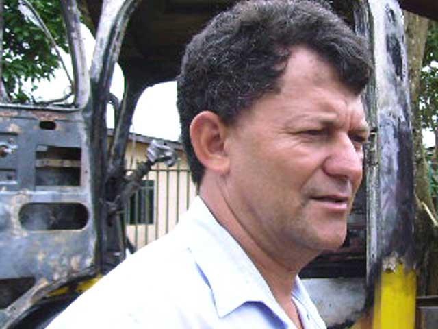 ELE NÃO SE EMENDA: VEREADOR APROVEITA FESTA PARA OFERECER MOTO JÁ DOADA