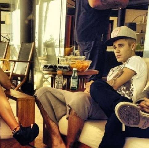 Fã que tomou café da manhã com Justin Bieber divulga foto do cantor