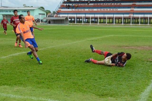 Boca Junior/Bueno Tur vence e continua com chances no Municipal de Futebol