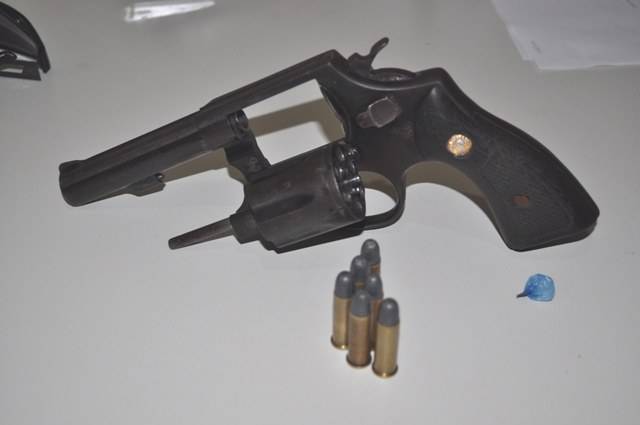 Jovem de Cerejeiras é preso com arma e droga pela Polícia Civil de Vilhena