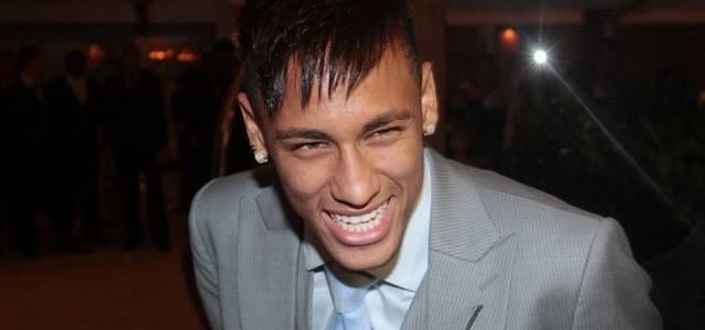 Neymar diz que não aguenta mais fãs ligando em seu telefone