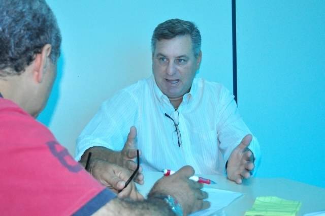 Homem de Confúcio no Cone Sul anuncia programa e dispara contra deputado
