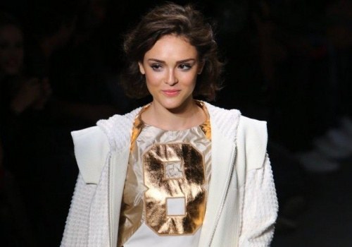 Isabelle Drummond desfila na segunda noite de Fashion Rio 2013