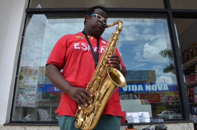 Saxofonista carioca divulga CD instrumental em Vilhena