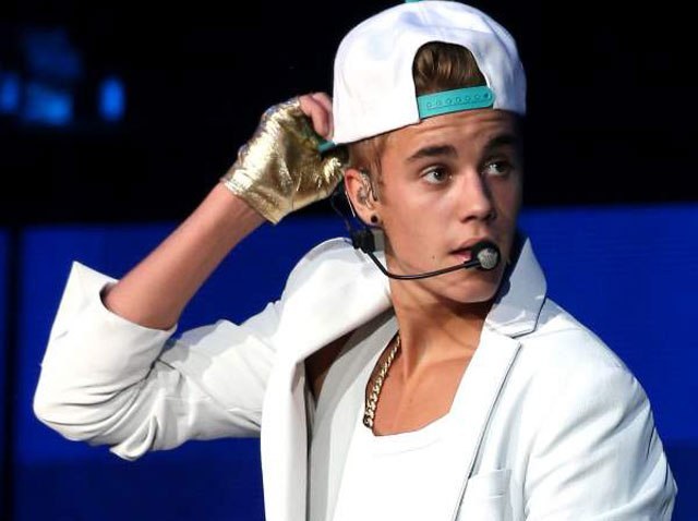 Justin Bieber passa mal, vomita, cancela show na Argentina e lança mais uma inéd