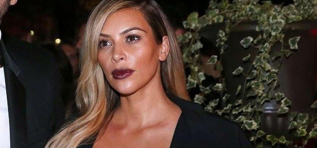 Kim Kardashian vende sutiãs da coleção pessoal para ajudar militares