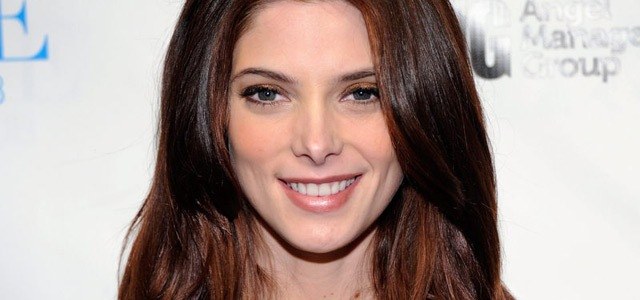 Ashley Greene é processada por incêndio em apartamento