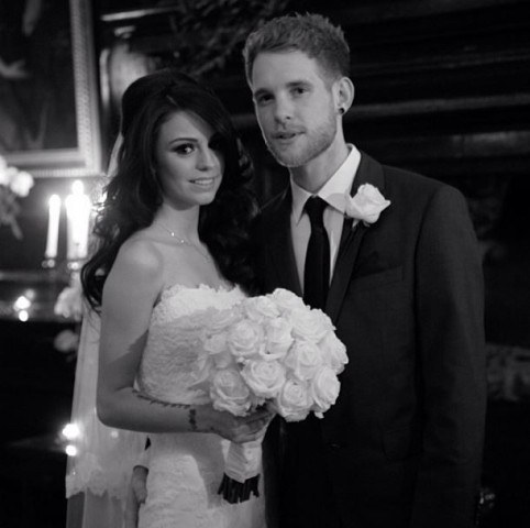 Cher Lloyd se casa secretamente após dois anos de namoro