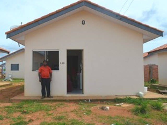 Prefeitura arruma moradia para família que invadiu casa popular em Vilhena