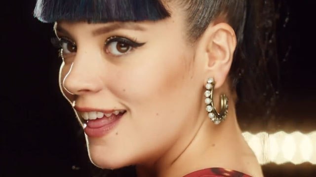 Lily Allen revela que adoraria trabalhar com Miley Cyrus: "amo essa garota"