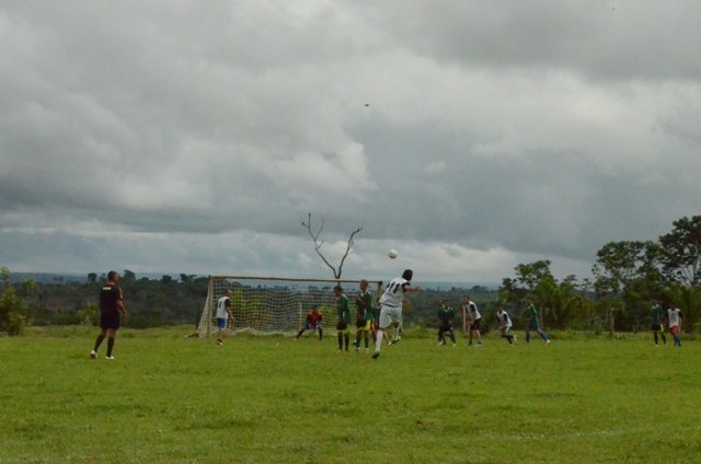 Baixadão “A” e Linha 100 decidem Copa Bueno Tur de Futebol Rural neste domingo 