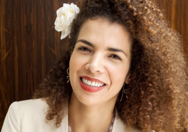 Vanessa da Mata lança seu primeiro livro em São Paulo