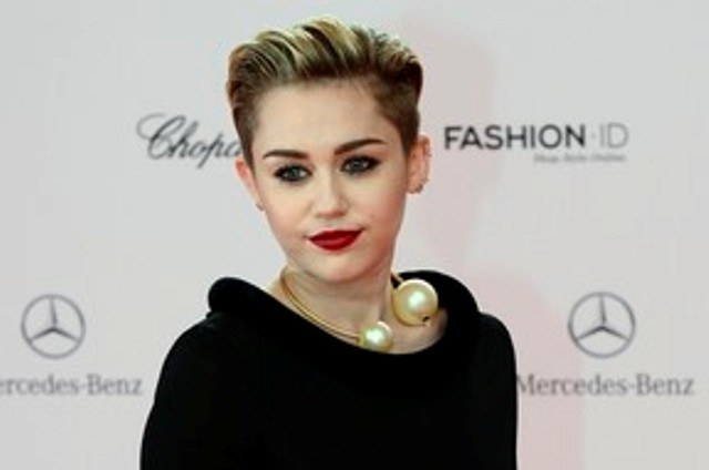 Miley Cyrus tem compra de US$ 170 em cartão de crédito recusada