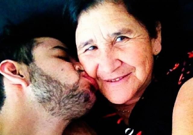 Gusttavo Lima comemora aniversário da mãe