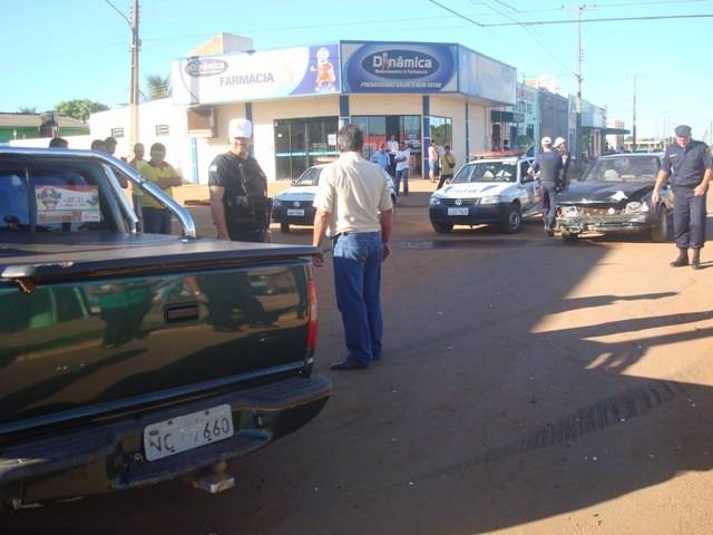 S10 DESTRÓI FRENTE DE ESCORT NA MELVIN JONES