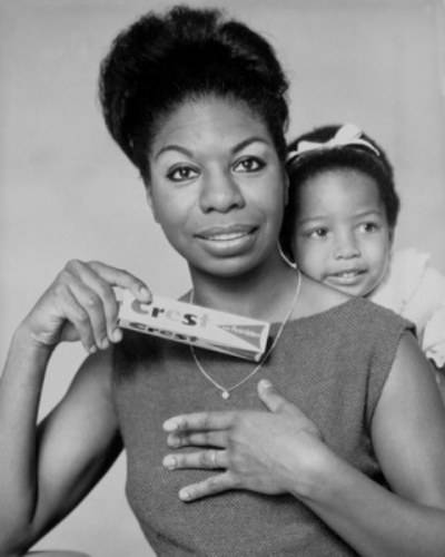 Filha de Nina Simone desvia U$2 milhões e ignora último desejo da mãe