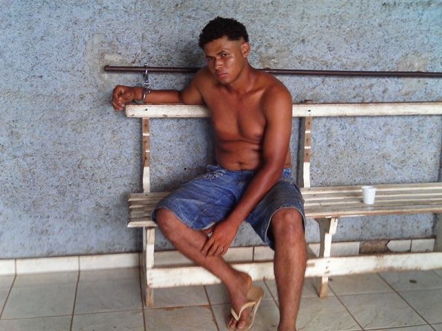 ATENÇÃO, IMAGENS FORTÍSSIMAS: BRAÇAL EXECUTA COLEGA A CORONHADAS