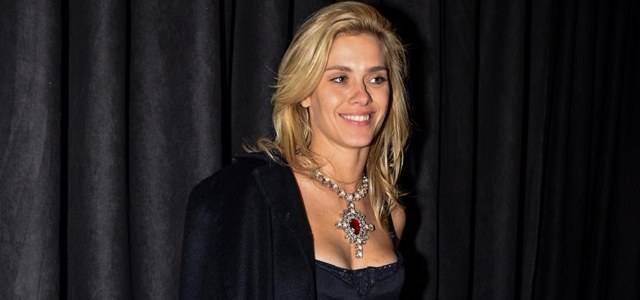 Carolina Dieckmann continua tirando fotos sensuais para o marido