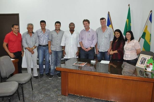 Médico cubano chega em Vilhena e é recebido por prefeito e vereadores